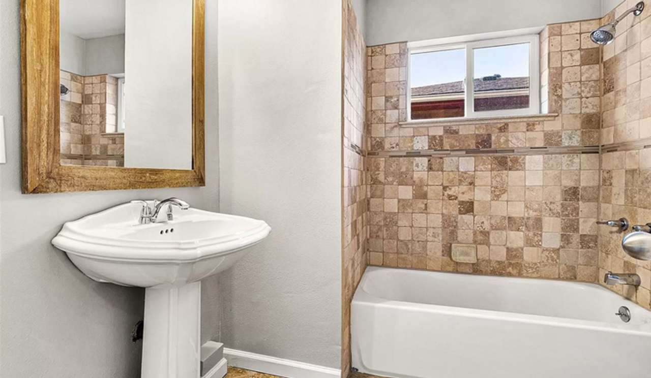 Furnished 3 bedroom 1 bathroom apartment