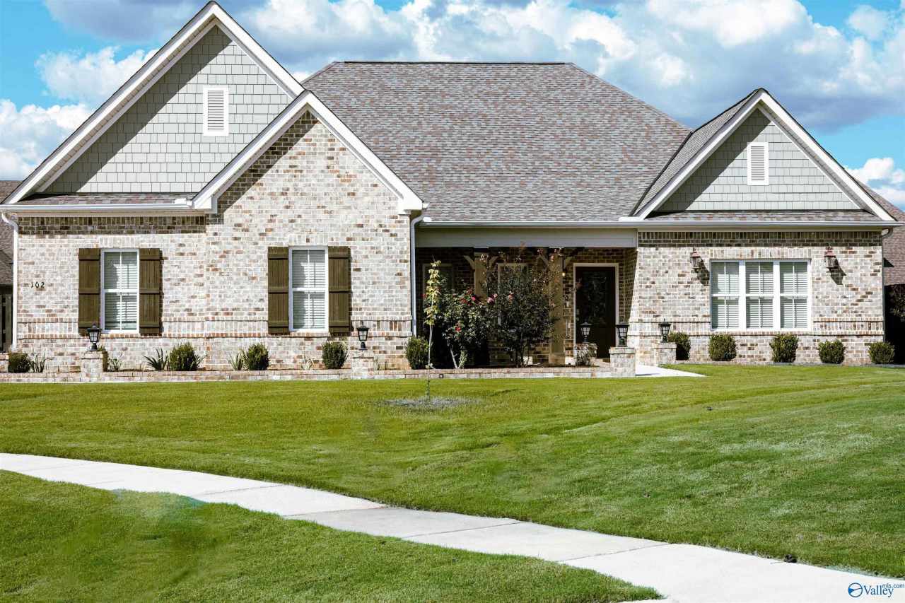 102 Willow Lake Circle