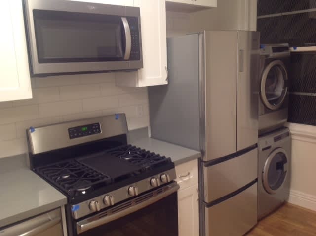 3549 Lakeshore Avenue