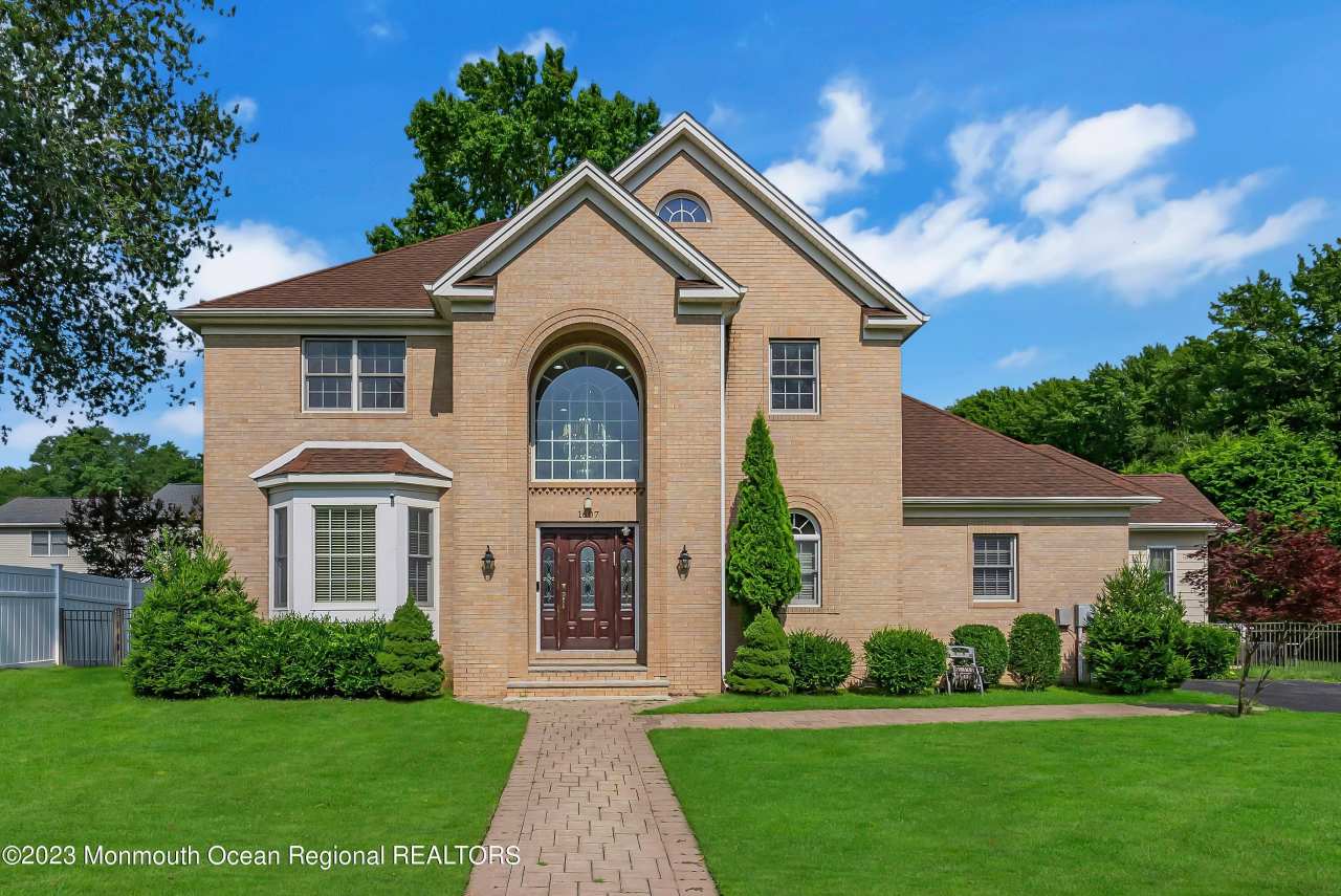 1607 Holbrook Street