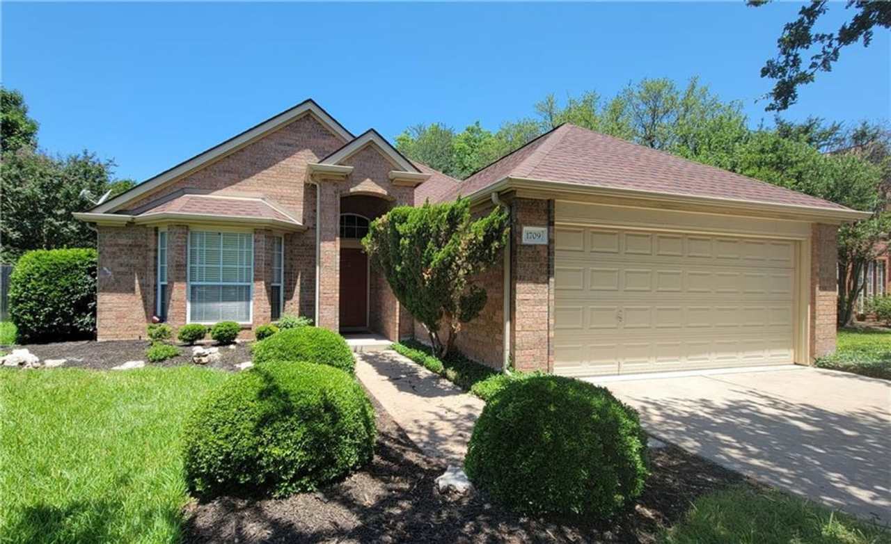 Wonderful single story home located in Ranch At Cypress Creek