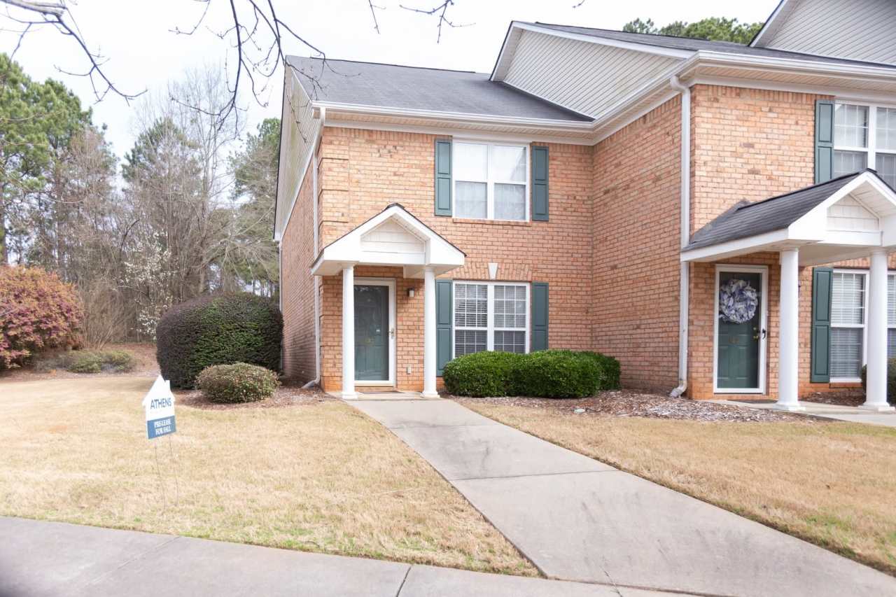 2 Bedroom Townhome off Atlanta Hwy!
