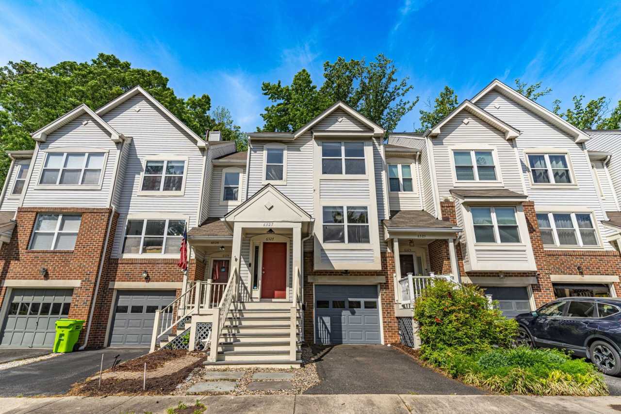 Elegant townhome in West Springfield
