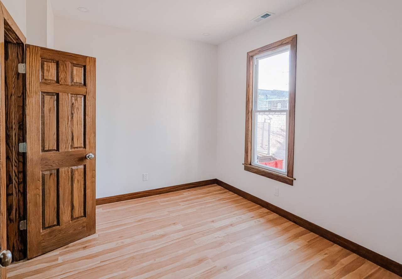 413 West Mineral Street - Upper