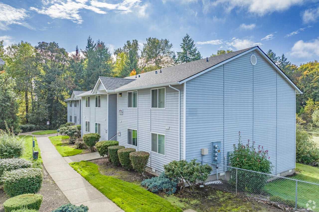 Lakeside Living in Corvallis – Affordable Comfort with Scenic Views