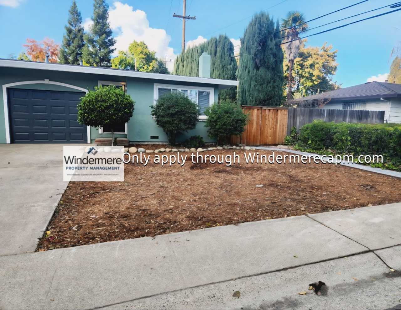 Gorgeous Halfplex in the heart of Carmichael! Available Now!