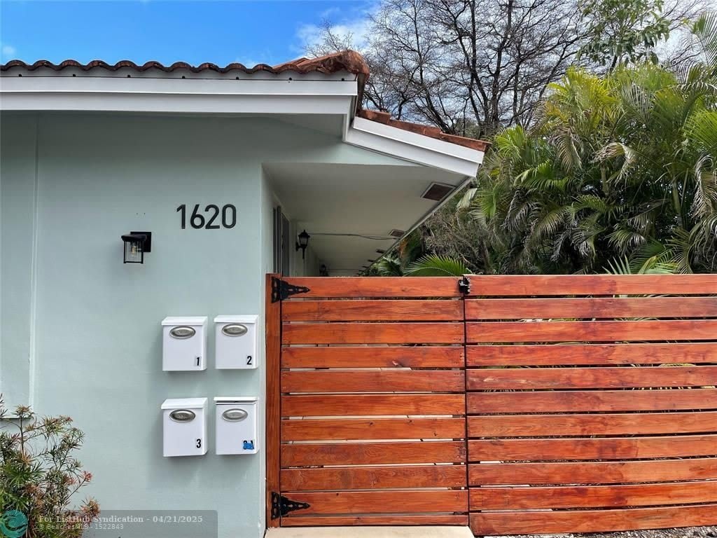 1620 NE 20th Ave