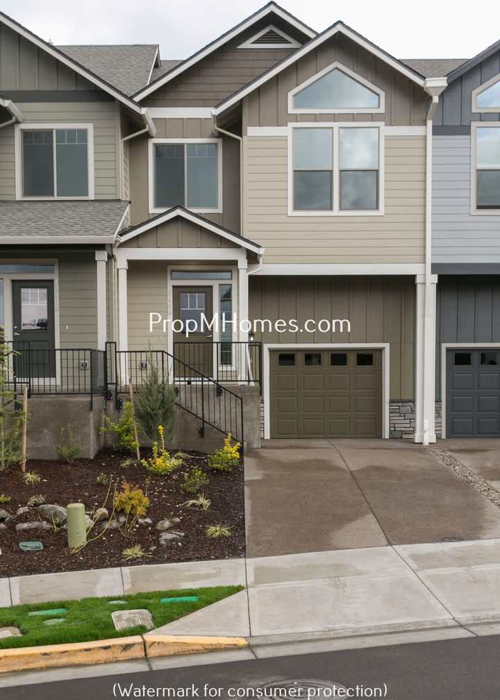 Stunning Craftsmanship In this Three Bedroom Townhome In Damascus!