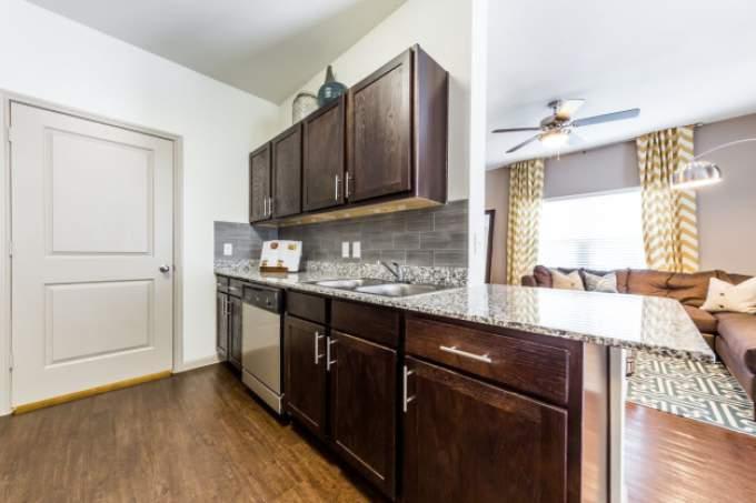 2800 S Lakeline Blvd