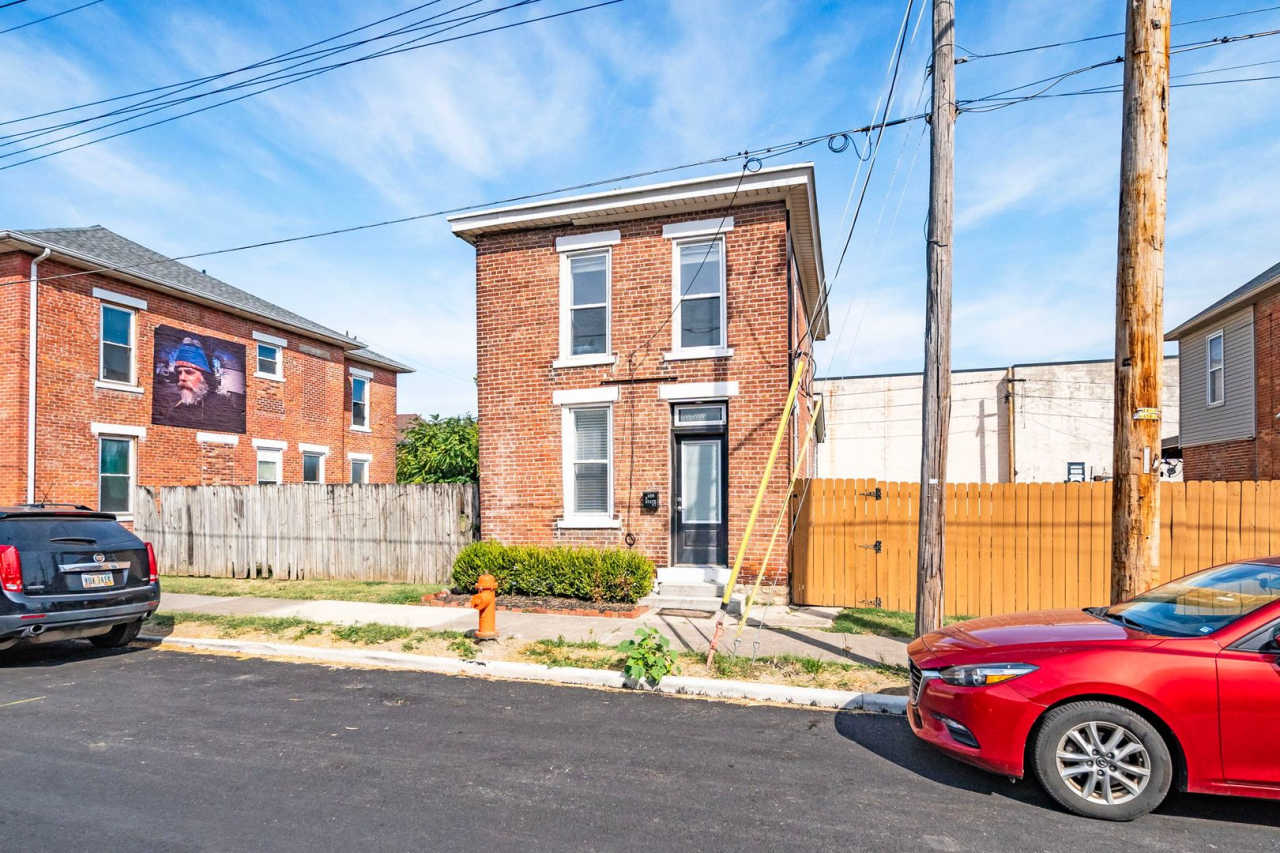 EAST FRANKLINTON ARTIST DISTRICT! SUNNY NEWLY RENOVATED HOME on DOUBLE LOT