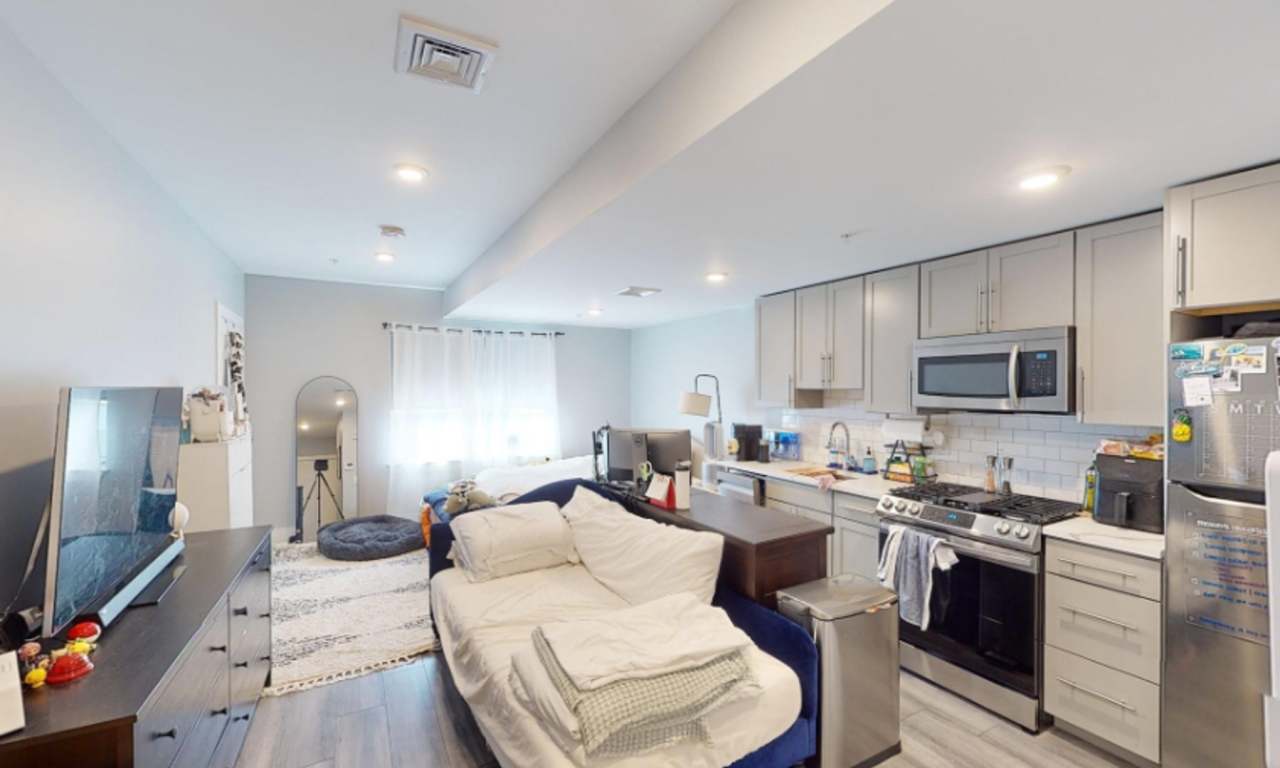 Studio in luxury building in South Boston $2750