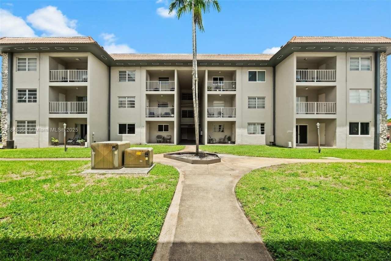 13920 Lake Placid Ct