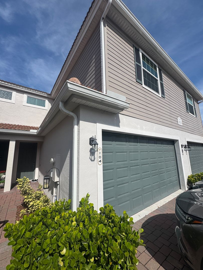 4 bedroom, 2.5 bath Townhome