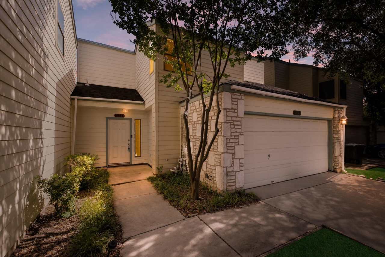 Easy Living in Echo Creek