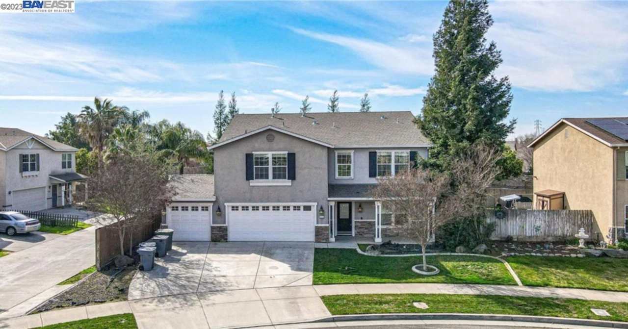 Apply Now to Schedule Viewing.