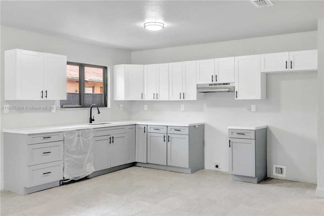 861 NW 6th Avenue 1, Pompano Beach, FL 33060