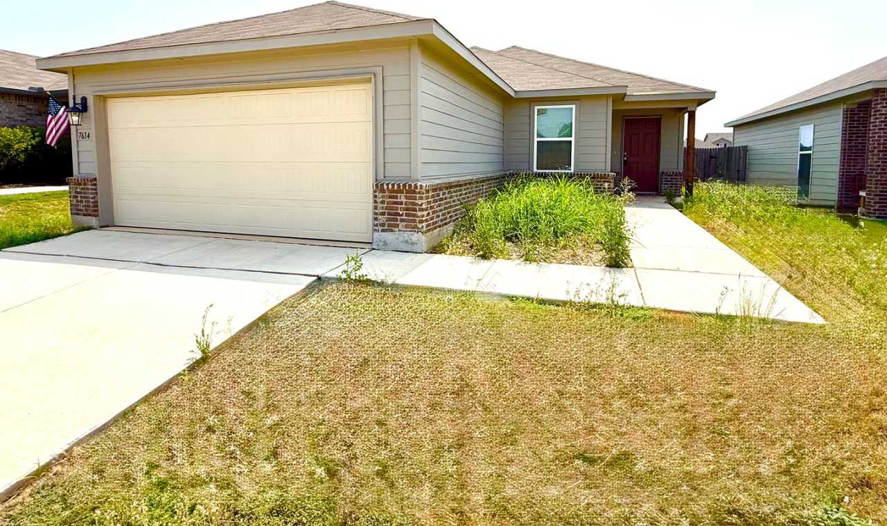 **APPLICATION RECEIVED** **MOVE IN SPECIAL!* AVAILABLE NOW! 3 Bedroom / 2 Bath Home Near Converse, TX!