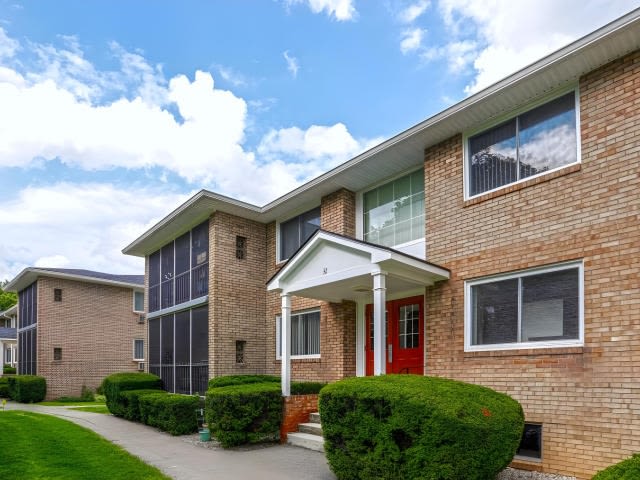 49 Clover Park Dr Unit C32