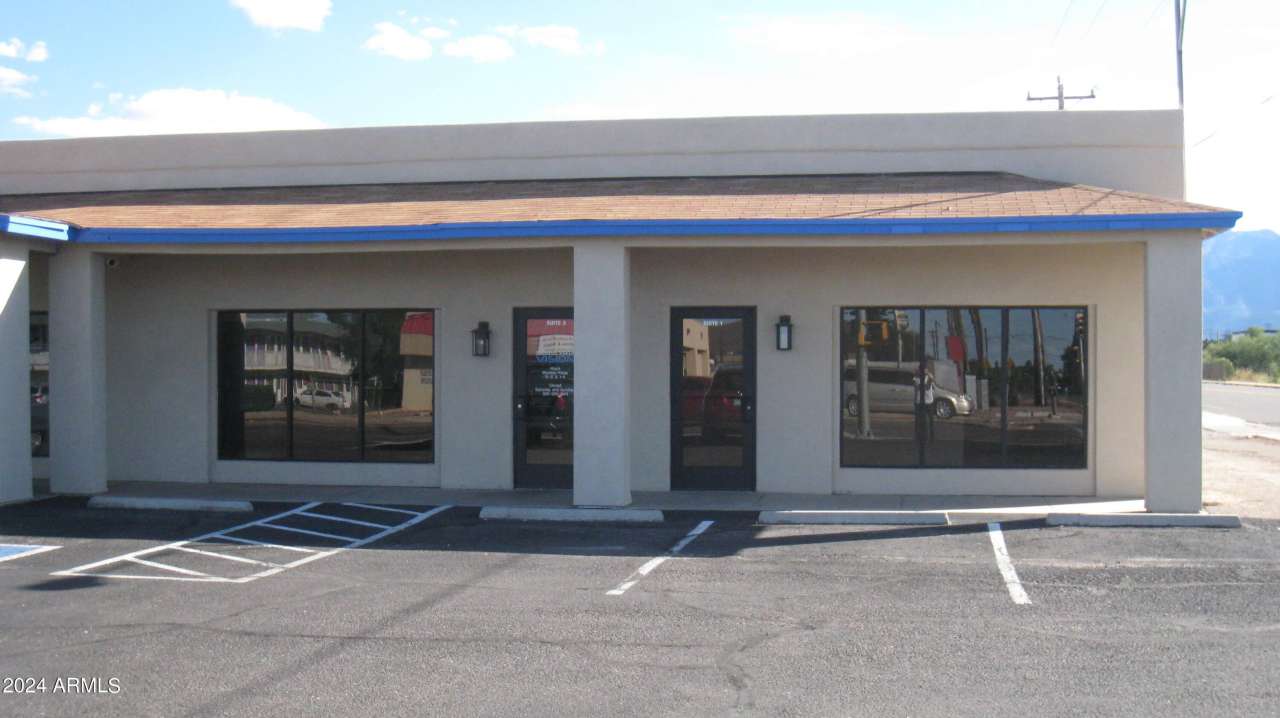 1502 E FRY Boulevard