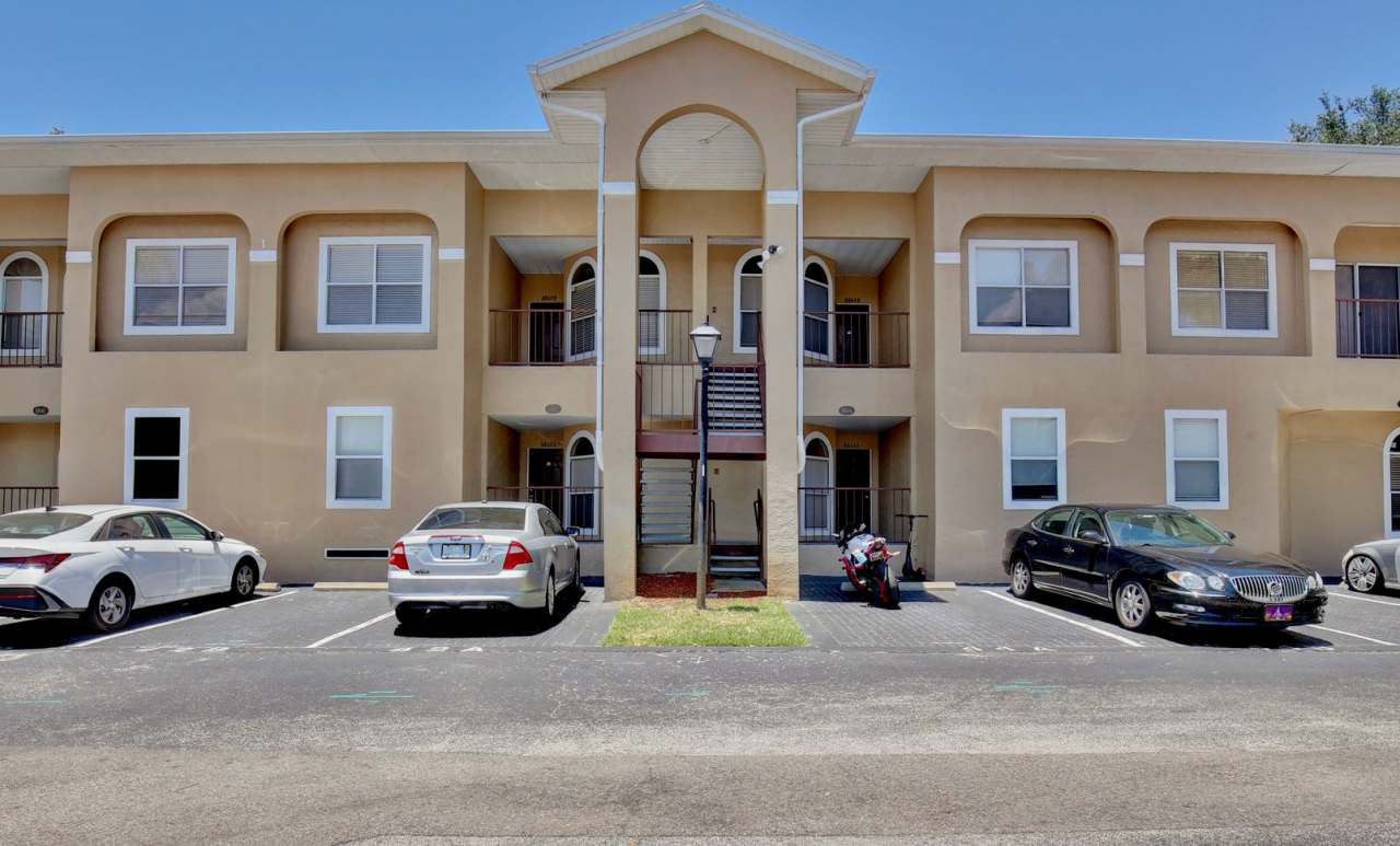 Spacious 3/2 Condo with a Cover Patio Area in the Desirable Palm Villas - Kissimmee!