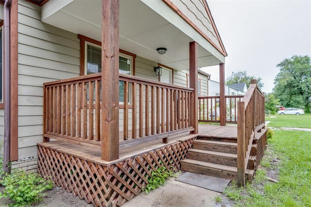 516 E Rickenbacker Drive