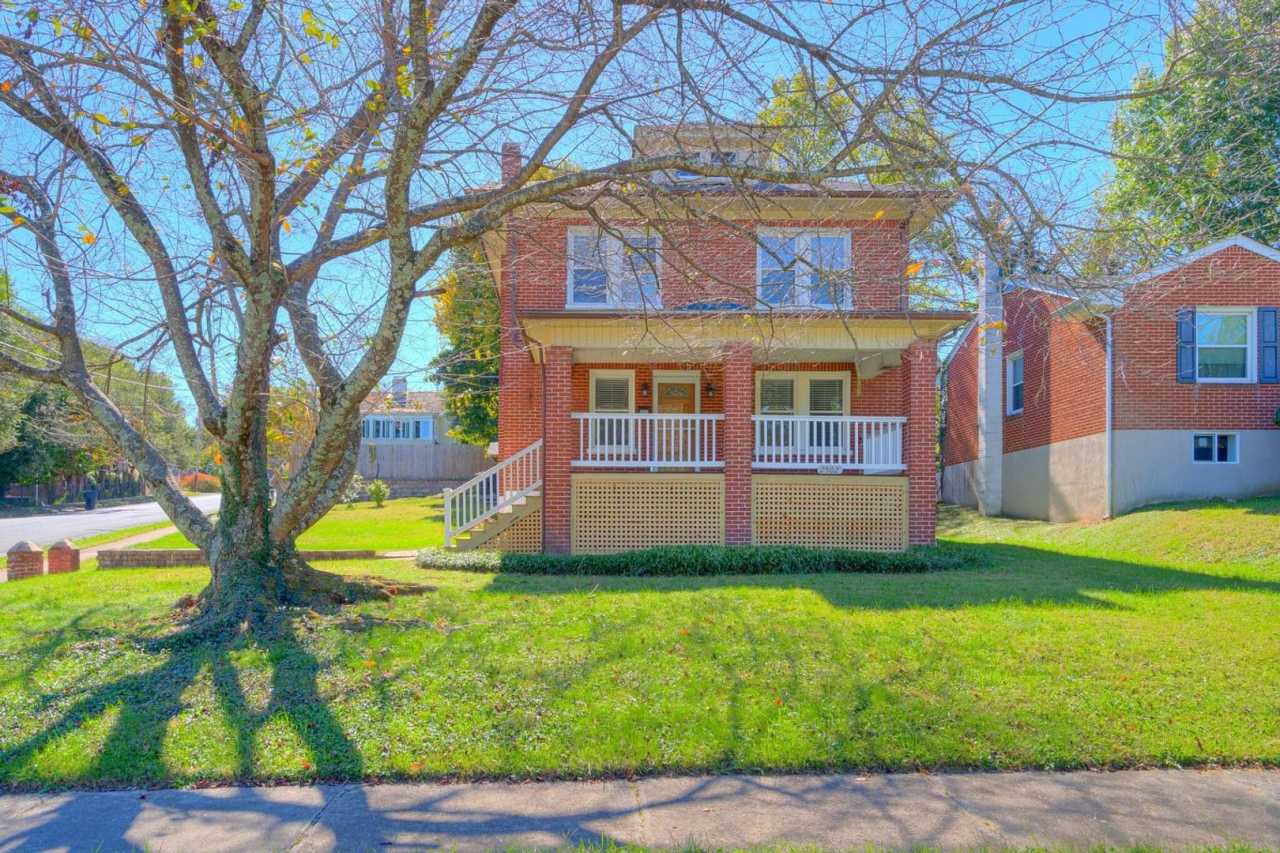 Grandin Court Foursquare convenient to SW City  SW Co!