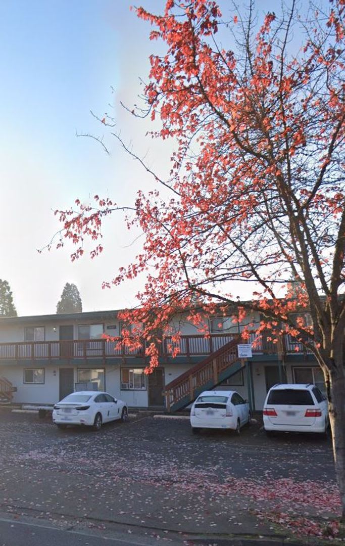 RENT SPECIAL! ~ Downtown 2BR/2BA Apartment