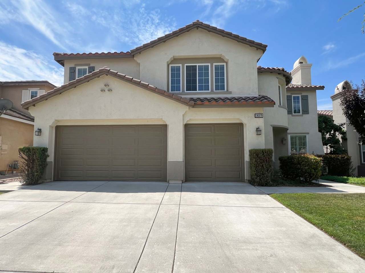 Spacious 4 bedroom 3 bath home in Tournament Hills