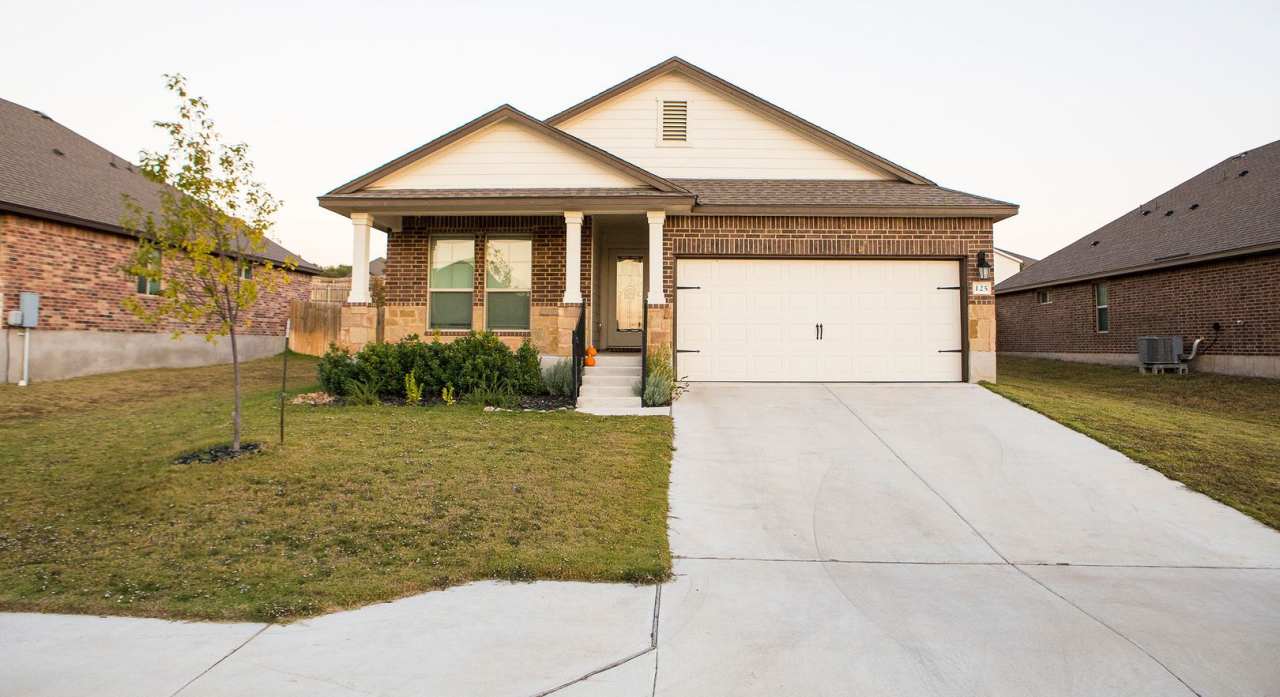 3/2 Gorgeous Brick Home