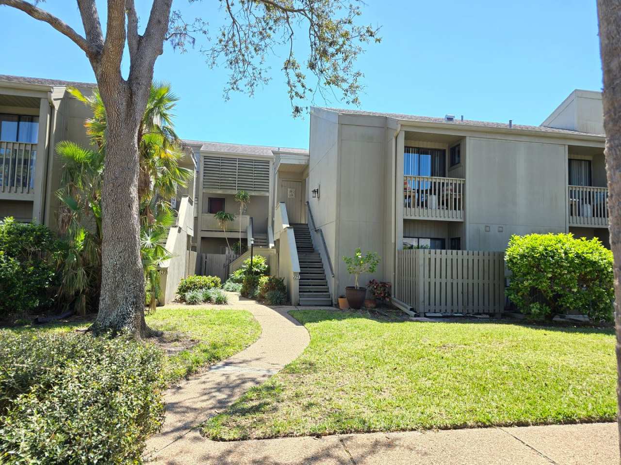 Beach Style Condo ~ 2 bed/ 2 bath near Casey Key - Furnishings optional