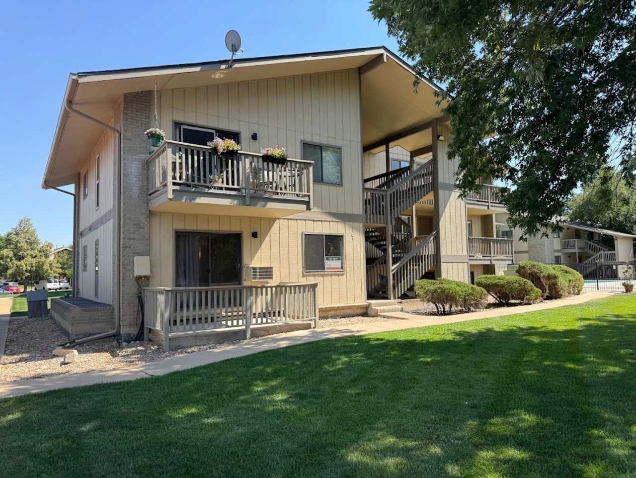 2B/2B Corner Apartment with Flatiron Views - Available NOW!