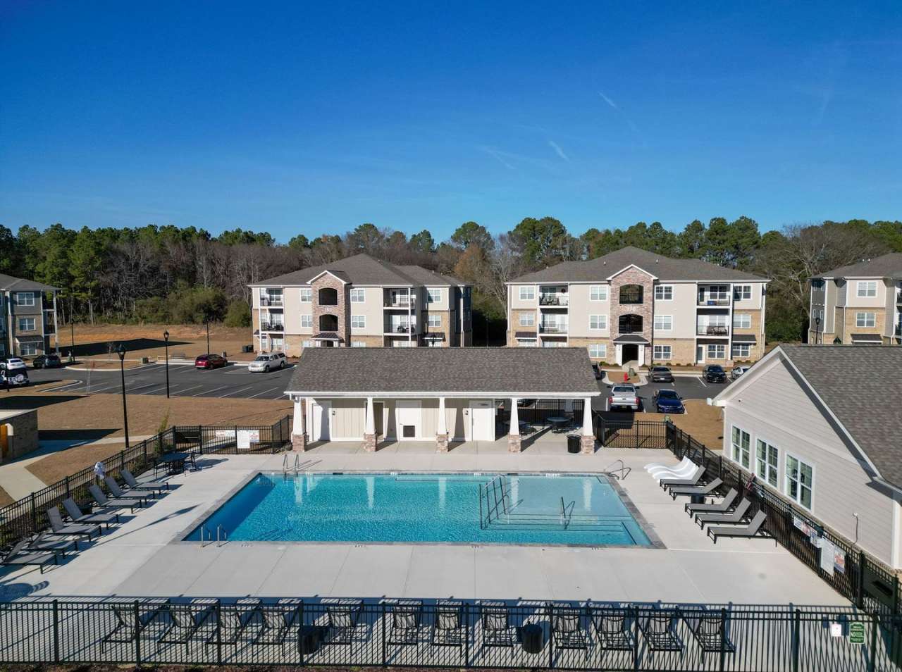 The Groves at 421 *Move In Special*