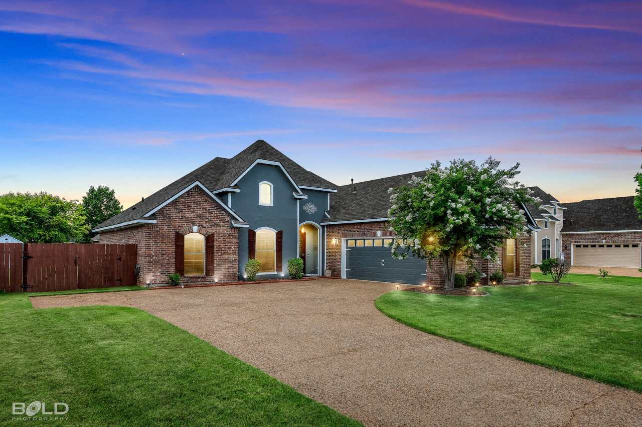 Check Out this 4 Bed 2 Bath with A Pool and Hot Tub