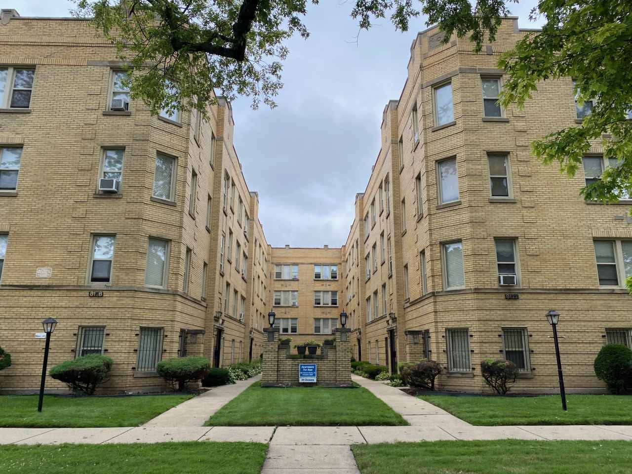 8126 1/2 S. IndianaApt 2W