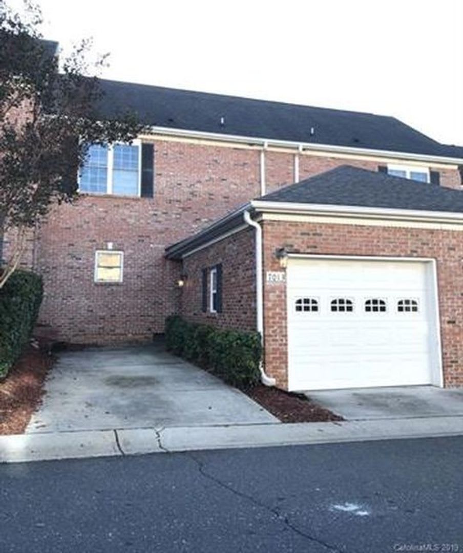 Now Renting charming 2 bedroom 2.5 bath town home In South Charlotte!