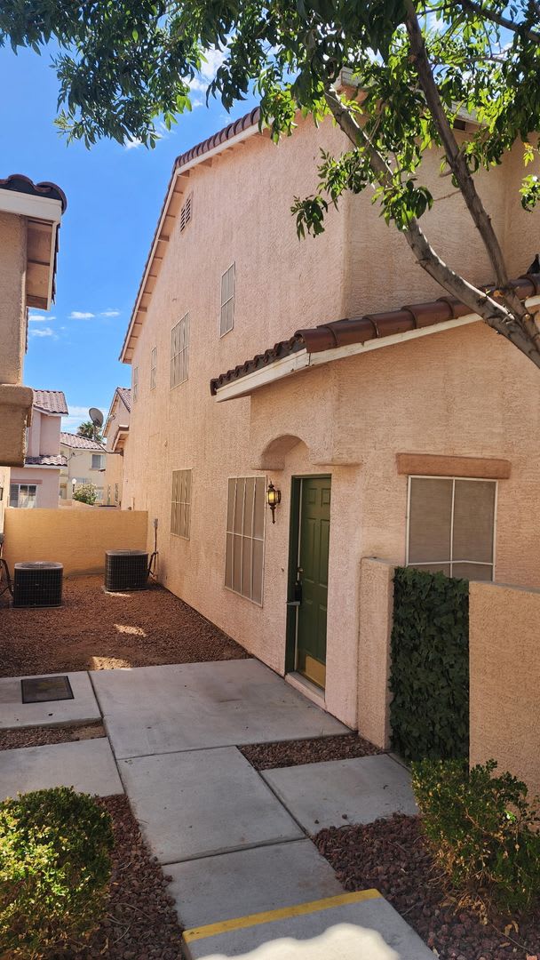 Spacious 2-Story Townhome in Belle Esprit Gated Community