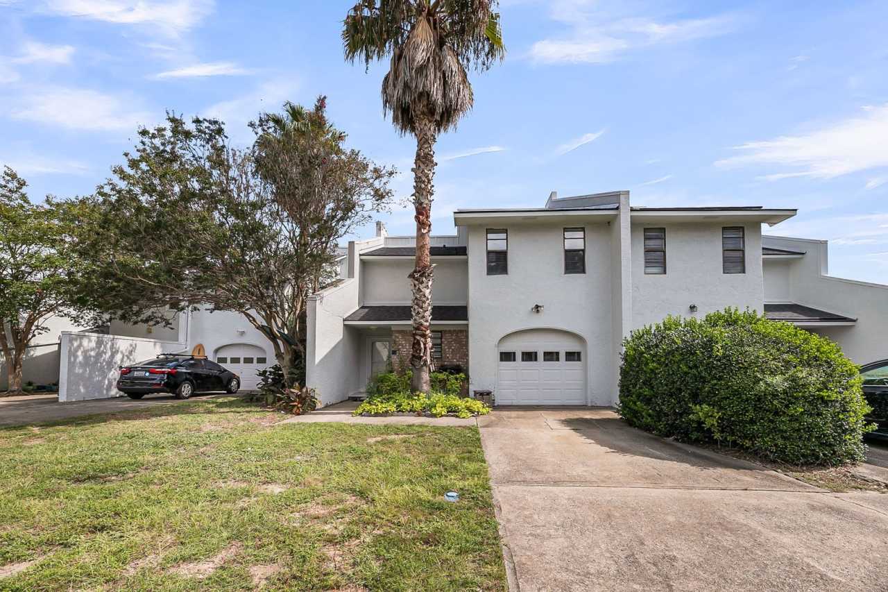 **MOVE IN SPECIAL!**2 Bedroom, 2.5 Bath Home with Bonus Room on James Island!