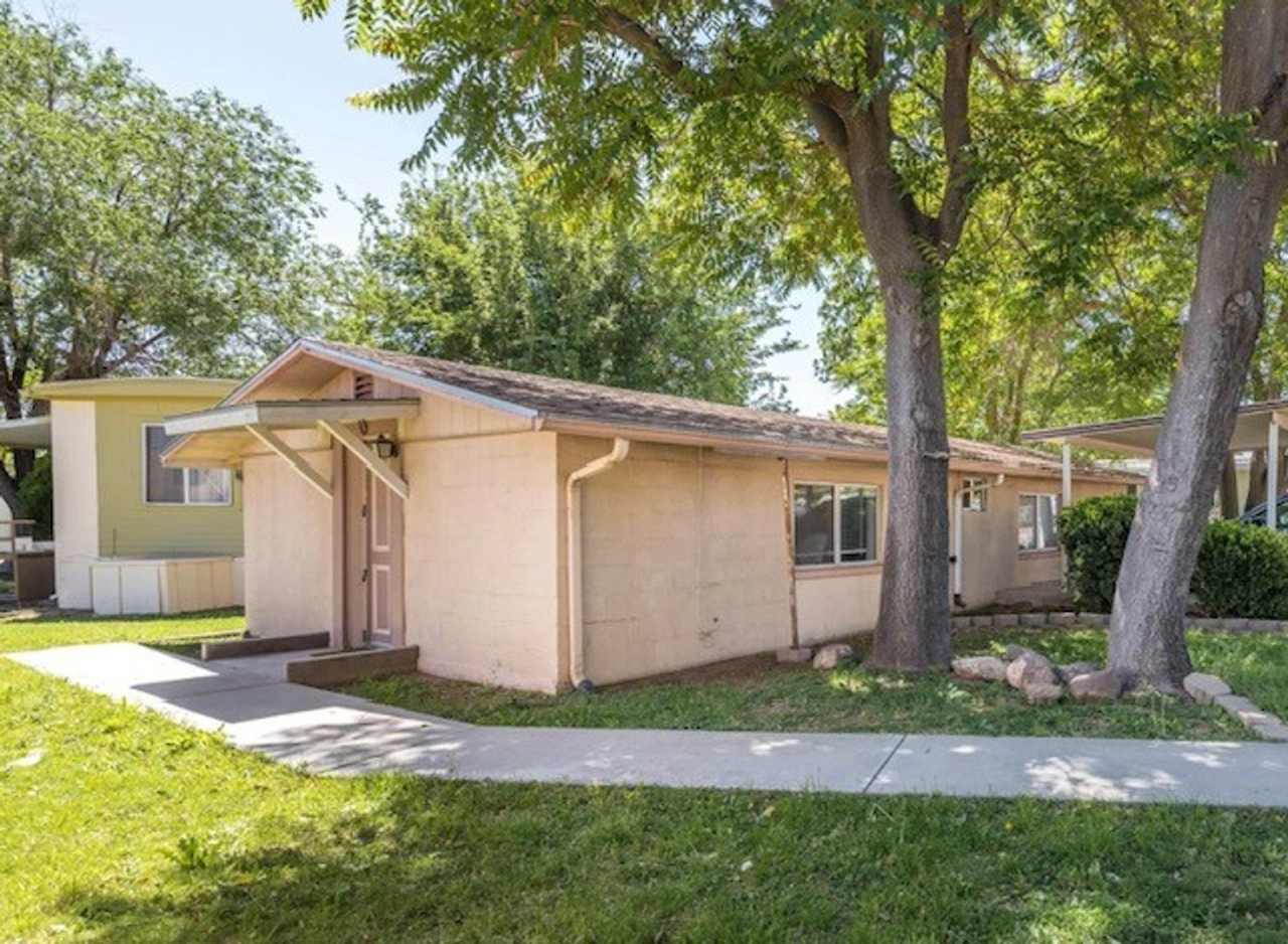 55 + Age Restriction 1 Bedroom In Cottonwood - Contact Property Pros