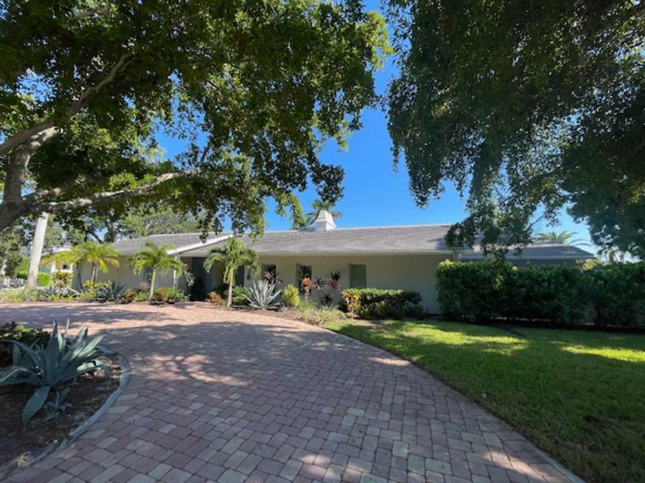 Seasonal 4-bedroom 4-bathroom waterfront home in the Bird Key neighborhood in Sarasota