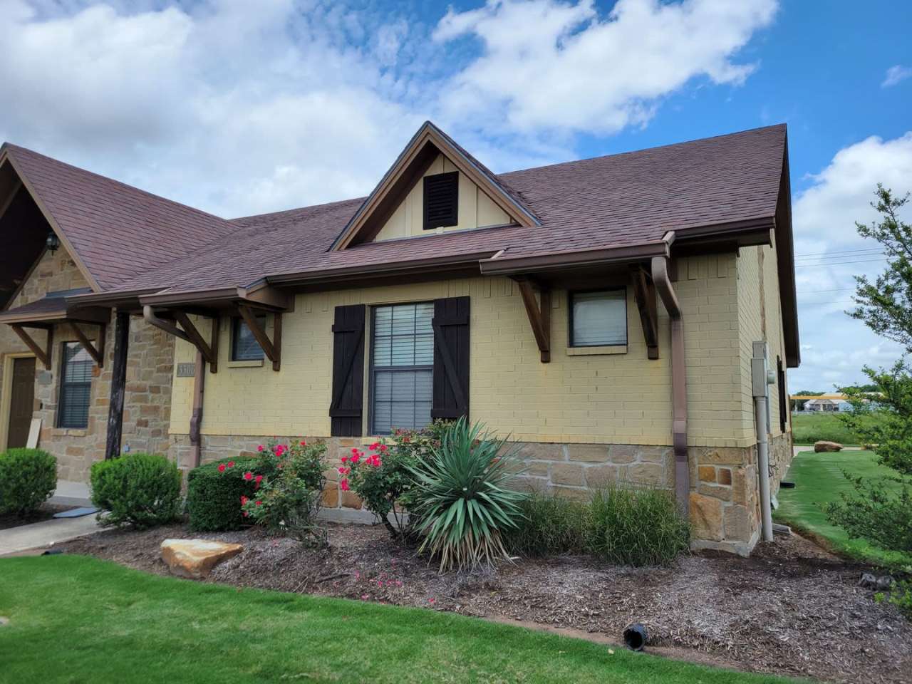 College Station - 3 bedrooms / 3 Baths Townhome in the Barracks!