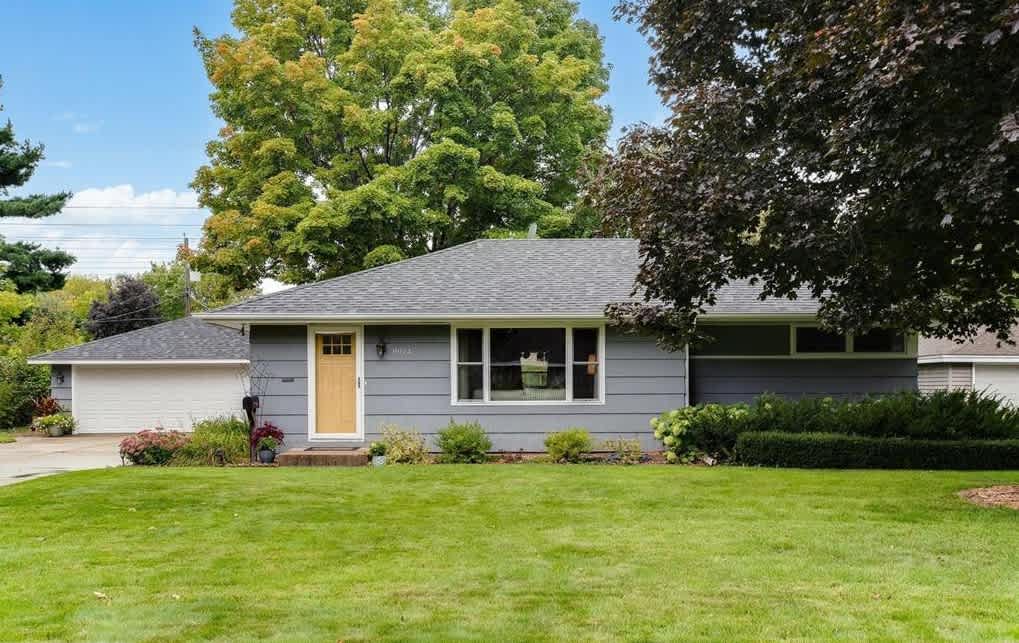 9924 Columbus Ave. S.