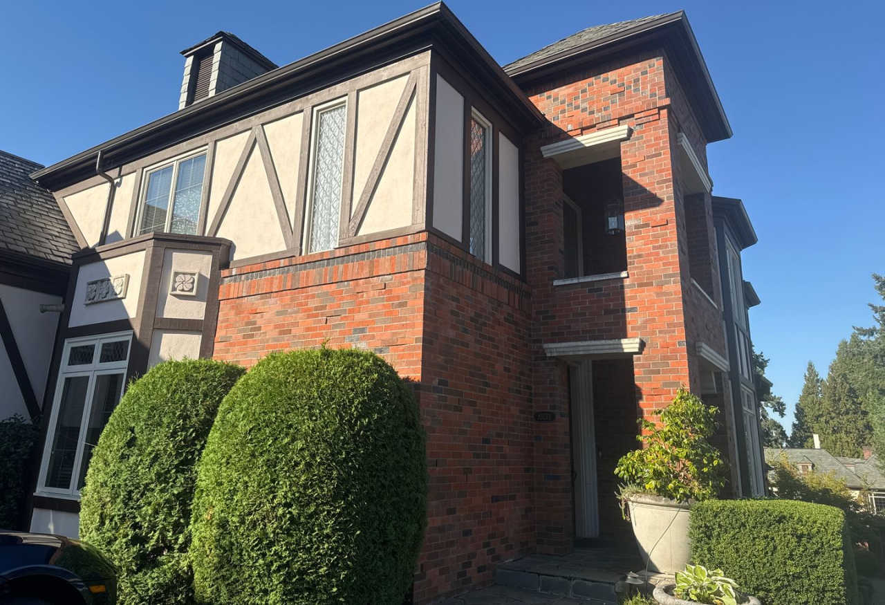 Exceptional 3 bed, 3 bath in Houghton Kirkland. Move in Ready.