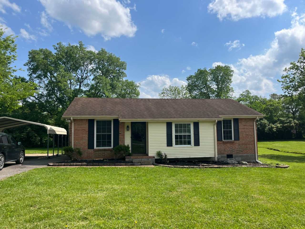 For Lease - 3 Bed, 1 Bath Home in the Heart of Gallatin!