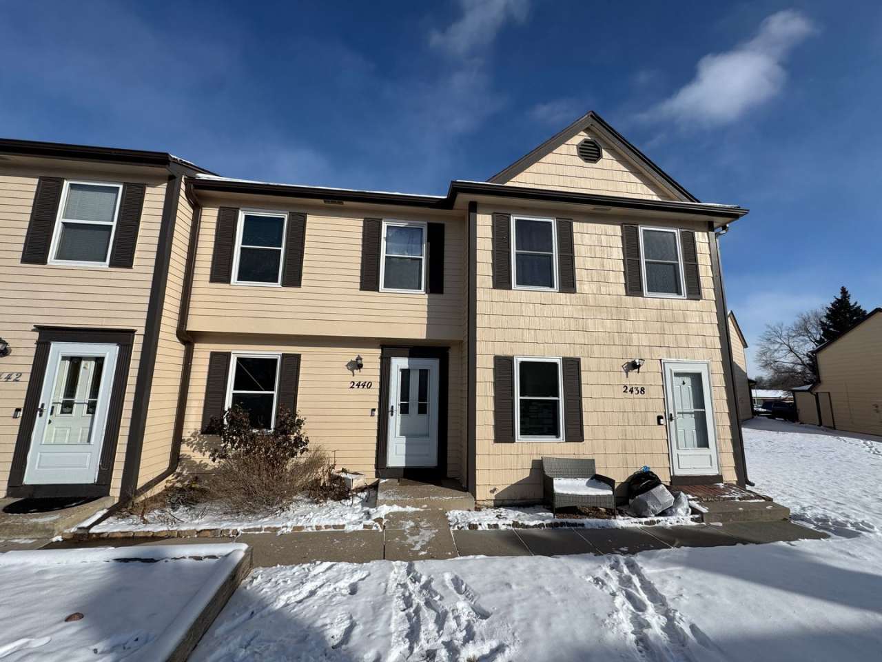 3 BED 2 BATH TOWNHOME CENTRALLY LOCATED IN COLORADO SPRINGS!!!