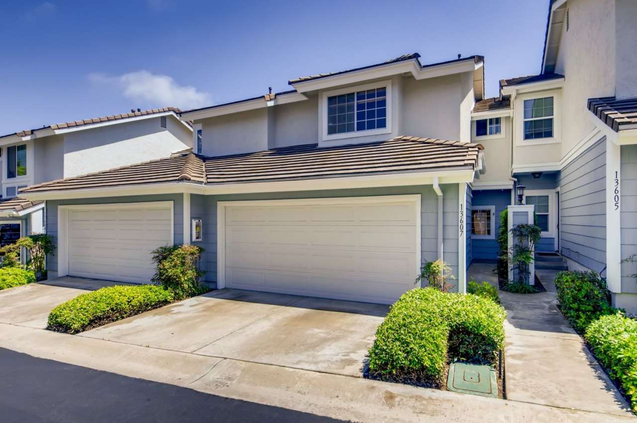 Gorgeous Townhome in the Del Mar Heights Community!!