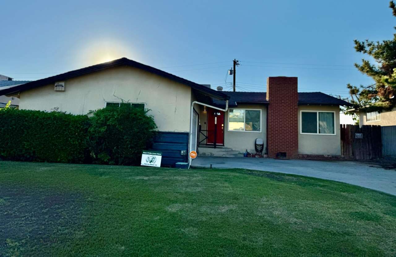 Explore this attractive property in Bakersfield, featuring 3-bedroom and 1.75 -bathrooms - Available now!!