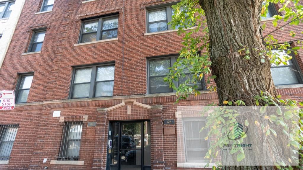 3251 North Damen Avenue