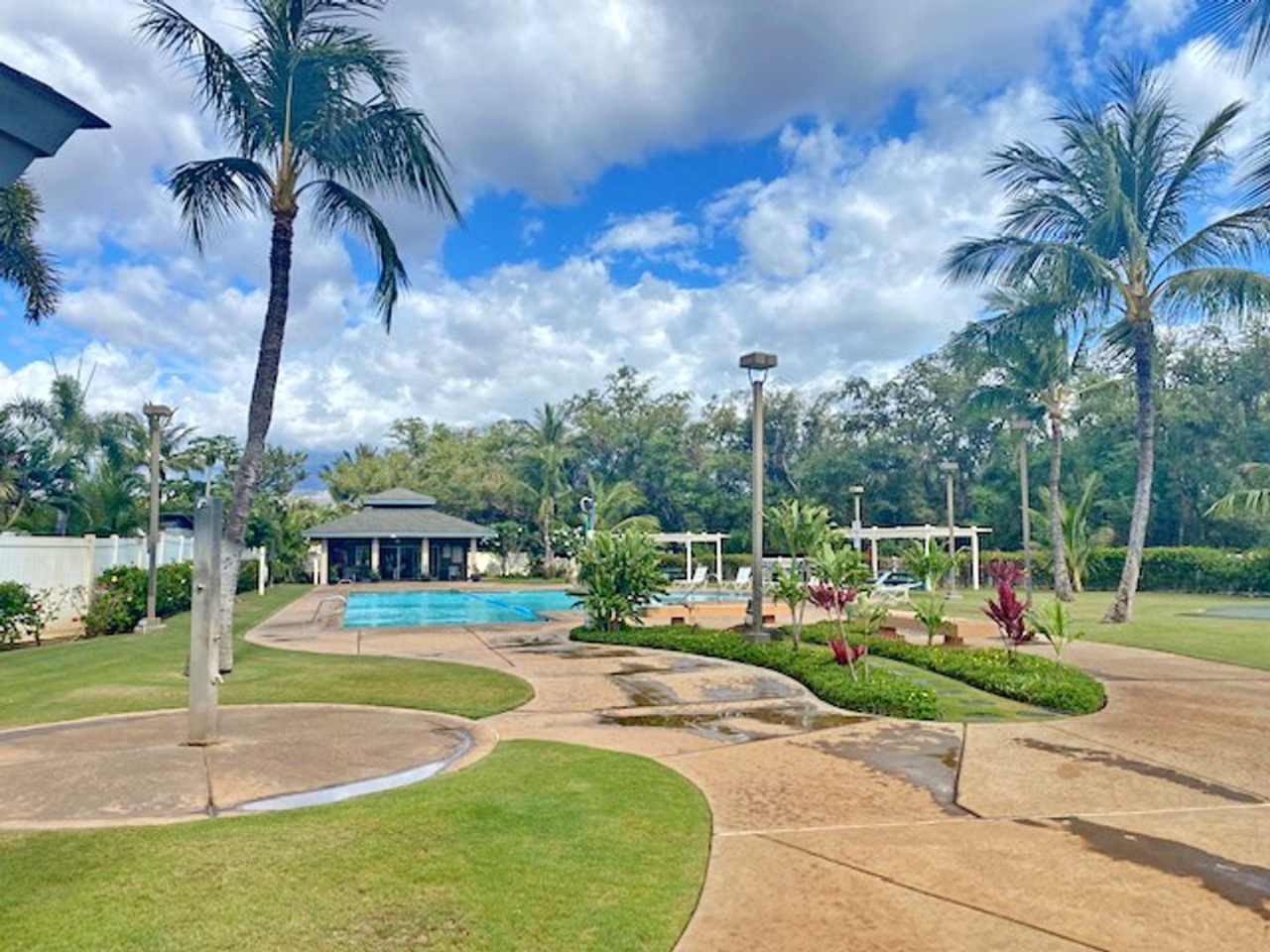 Nicely Remodeled and Completely Unfurnished 2 Bed 2 Bath - Villas at Kenolio - Complex Pool, Jacuzzi, and Gym