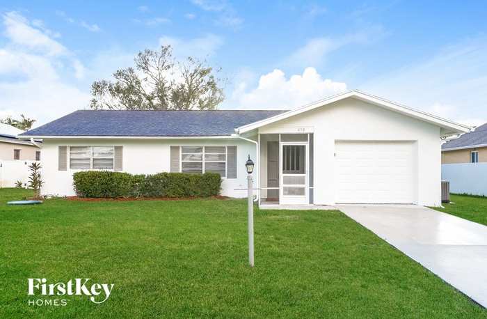 638 Northeast Larkspur Lane