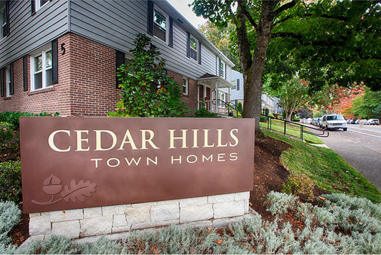 Stylish Mid-Century Retreat, Park Like Setting!